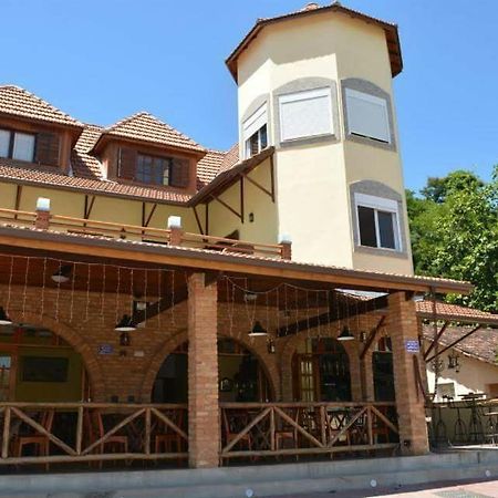 Pousada Castelinho Марика Экстерьер фото